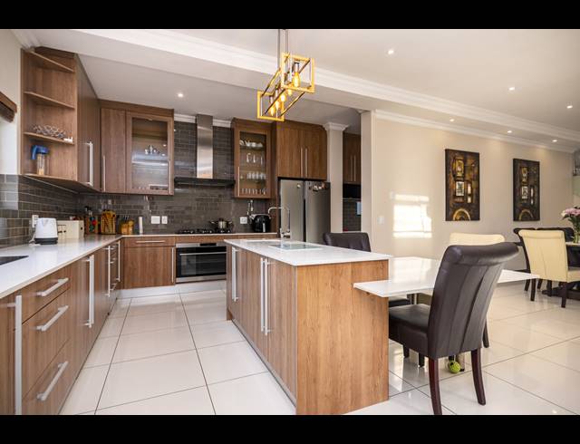 5 BEDROOM HOUSE TO LET IN PARKLANDS NORTH